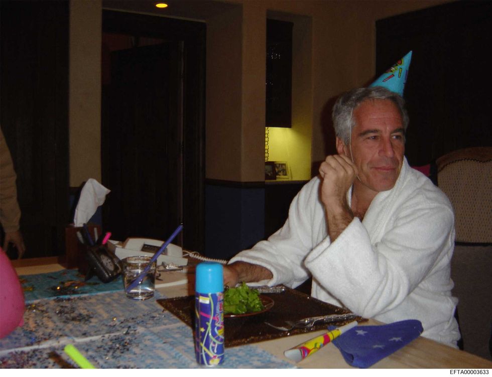 Ragazze strangolate durante gli abusi e poi sotterrate fuori dal ranch di Epstein