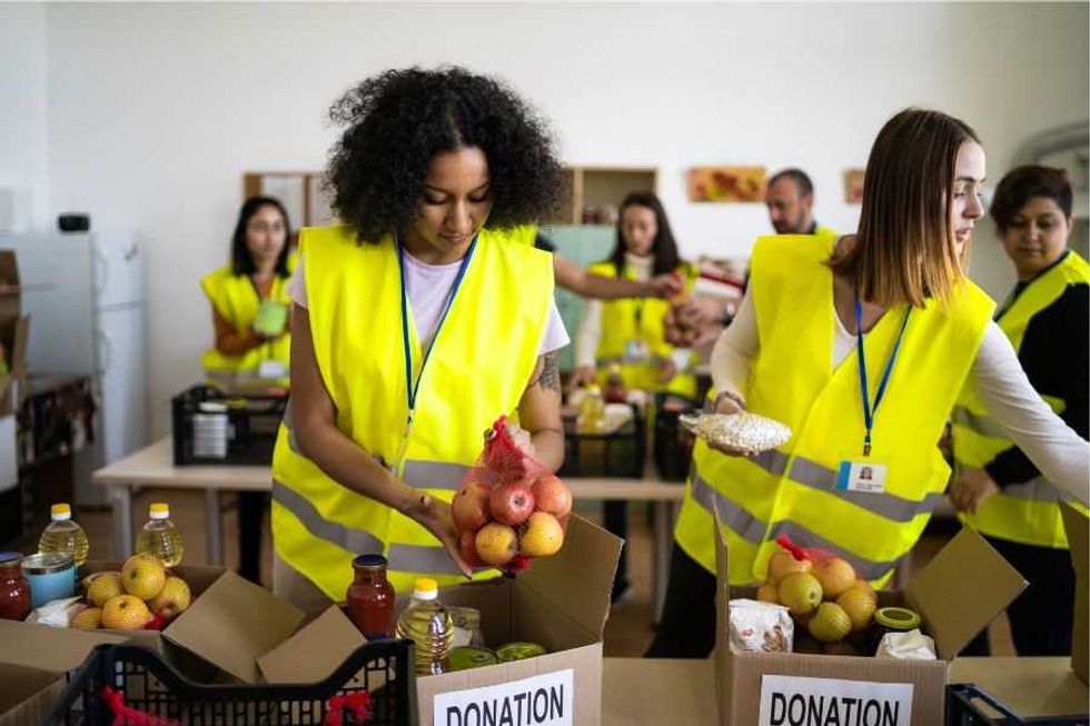 Moms trying to make ends meet are doing 'food bank hauls' to normalize accepting help