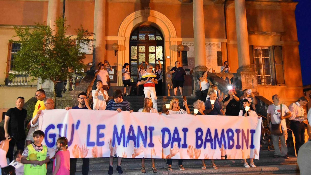 Bibbiano, ora i giudici incolpano i giornali: «Il loro clamore ha travolto i bimbi»