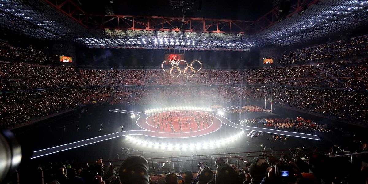 si accende la fiamma delle olimpiadi diffuse senza spettacolini queer