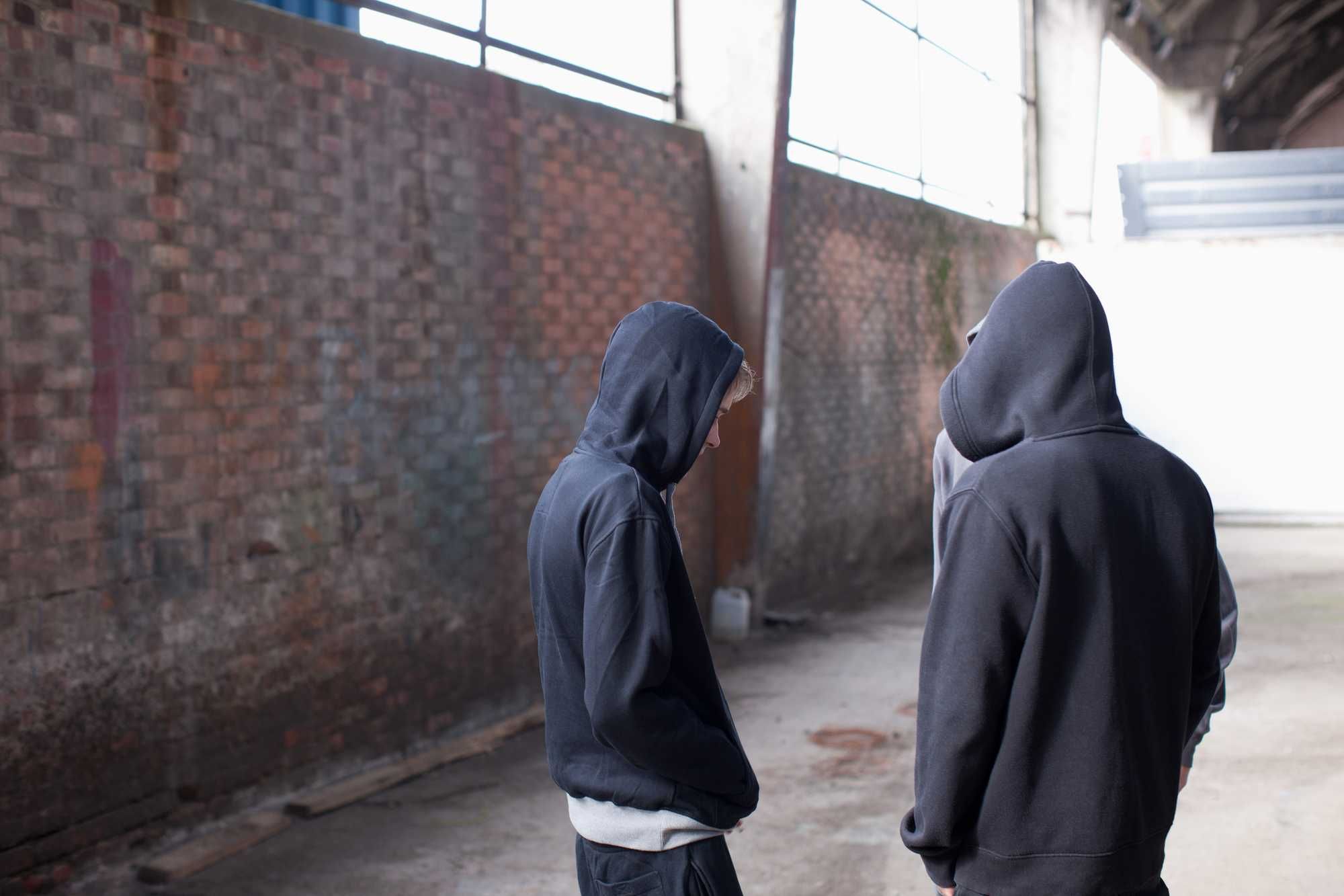 Baby gang istigate alla brutalità dai social (e da chi non li disciplina)