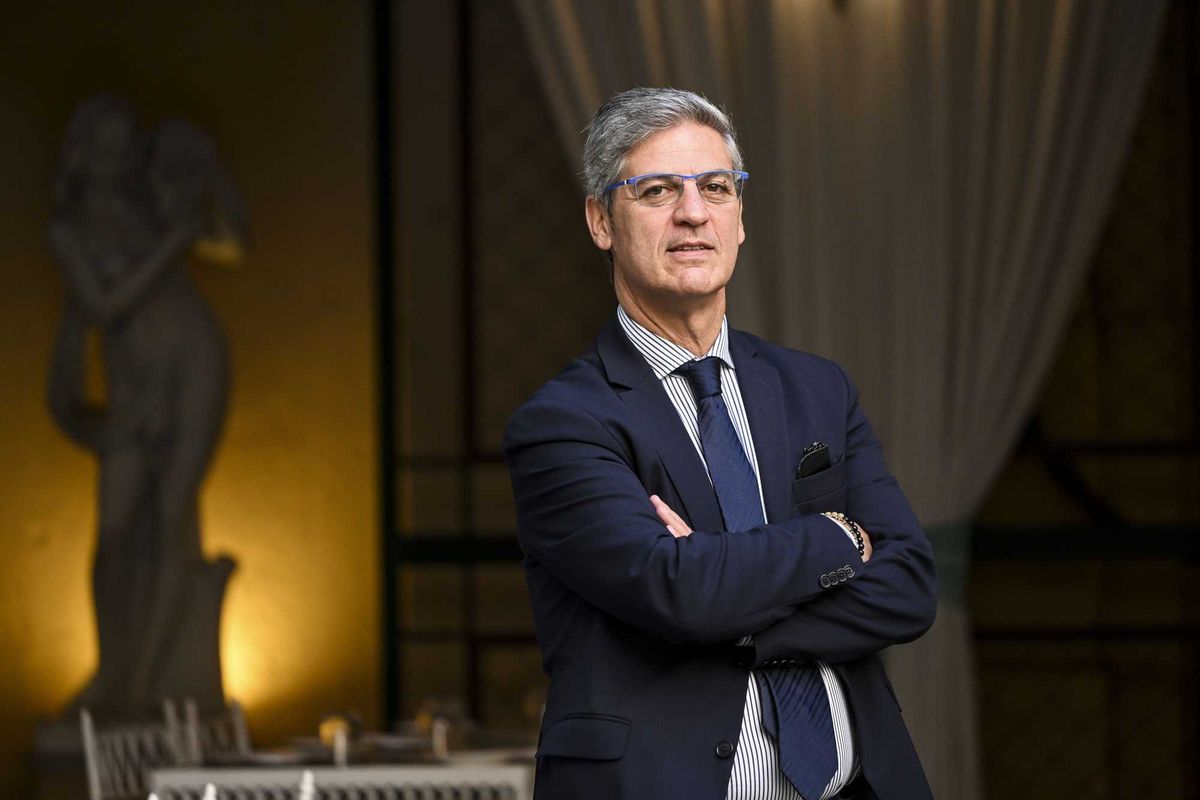 Vanno tutti all’assalto di Petrecca ma nessuno osa toccare Mattarella