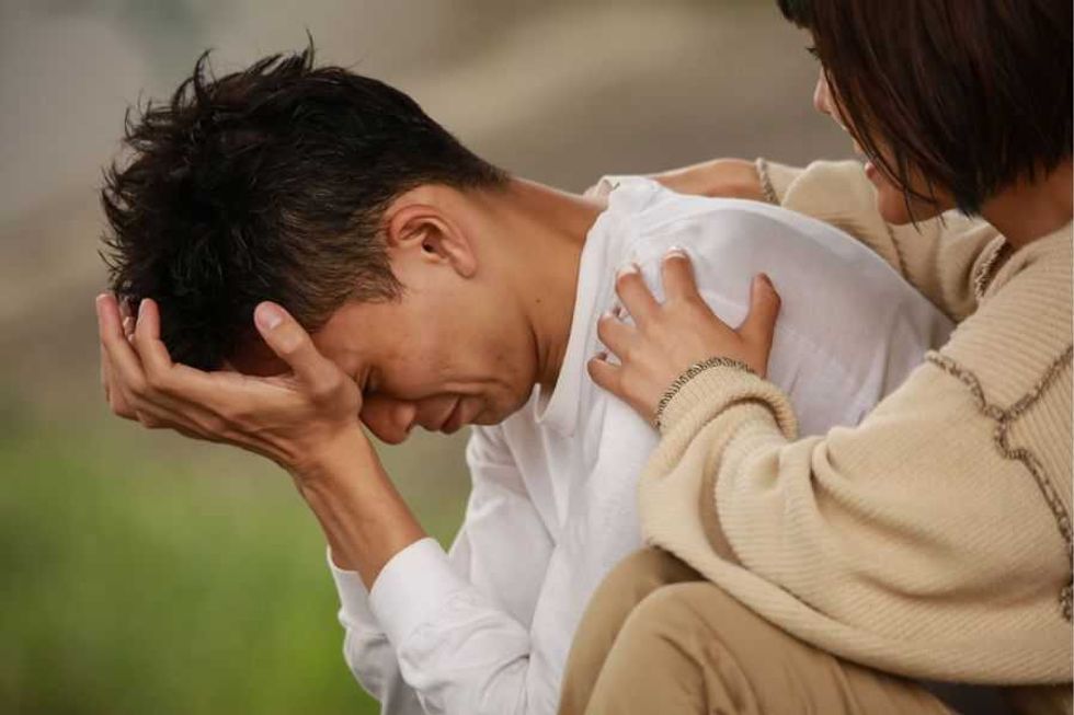 Man who created 'Reasons to Stay' website after brother's death, tearfully shares success story