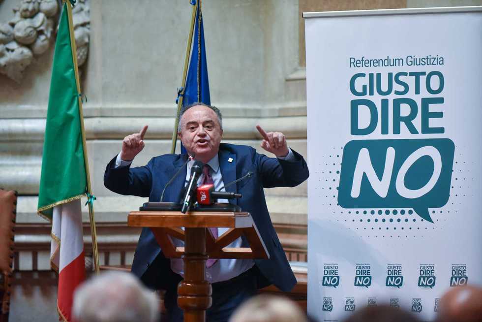 L’ammucchiata del No ha perso ogni freno. Non solo dicono balle: si contraddicono pure