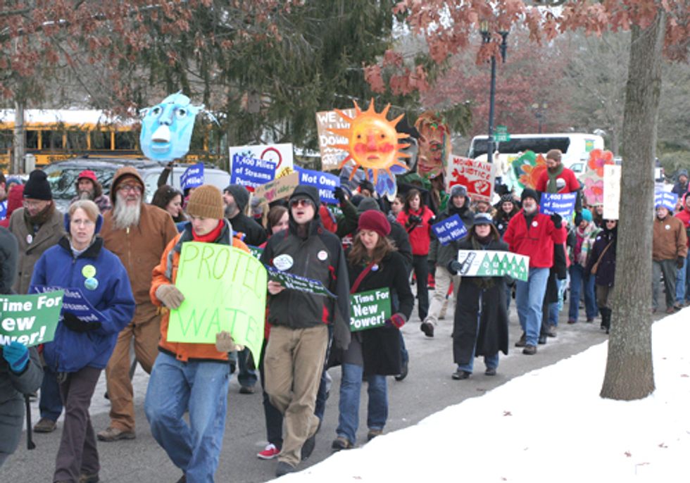 Mountaintop Removal Coal Mining Protest Draws More than 1,000 in Kentucky