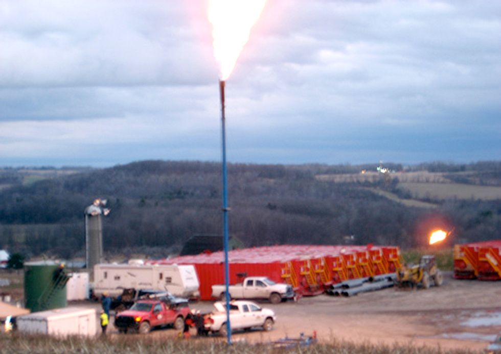 U.S. Fossil Fuel Boom Dims Glow of Clean Energy