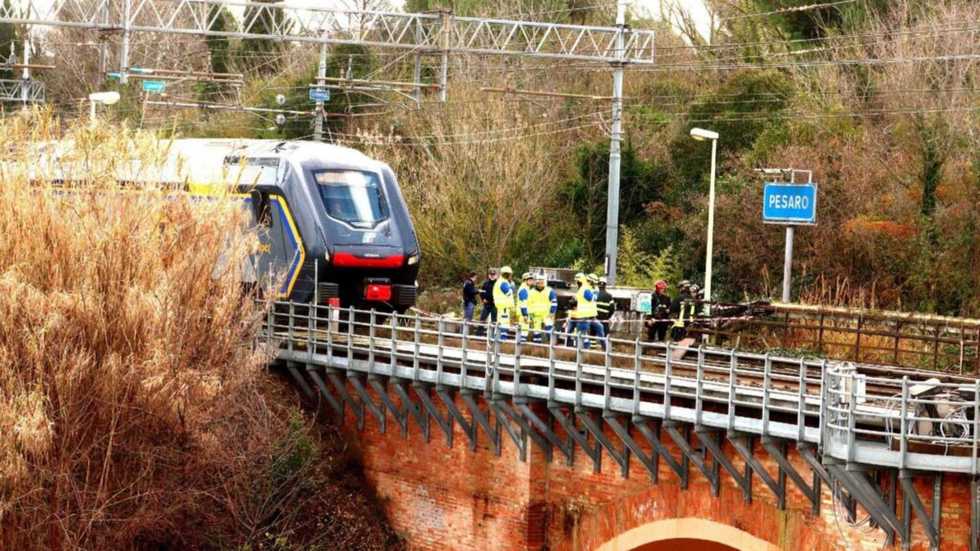 Terrore sui treni: «Un attentato a settimana»