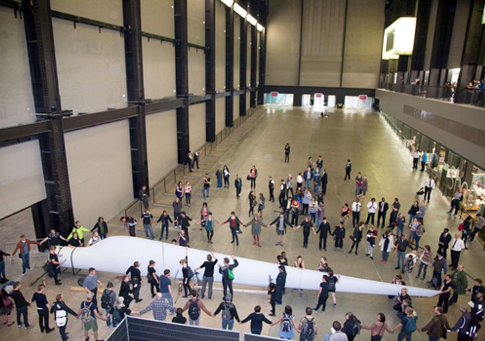 Tate Modern Museum Gets an Unwelcome 'Gift' in Protest of Relationship with BP
