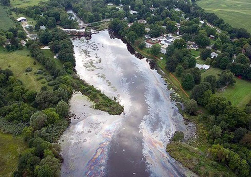 Dangers of Tar Sands Oil and Fossil Fuel Industry's Stranglehold on Congress Highlighted in New Study