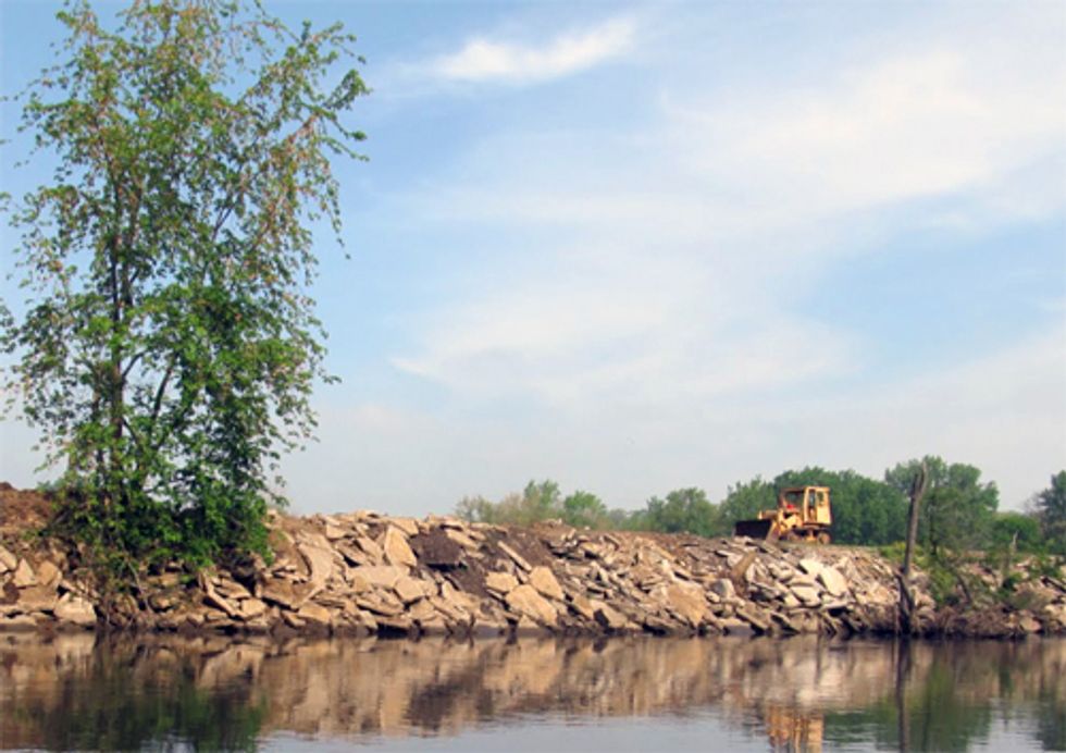 Quad Cities Waterkeeper Files Suit to Stop Concrete Dumping into Green River