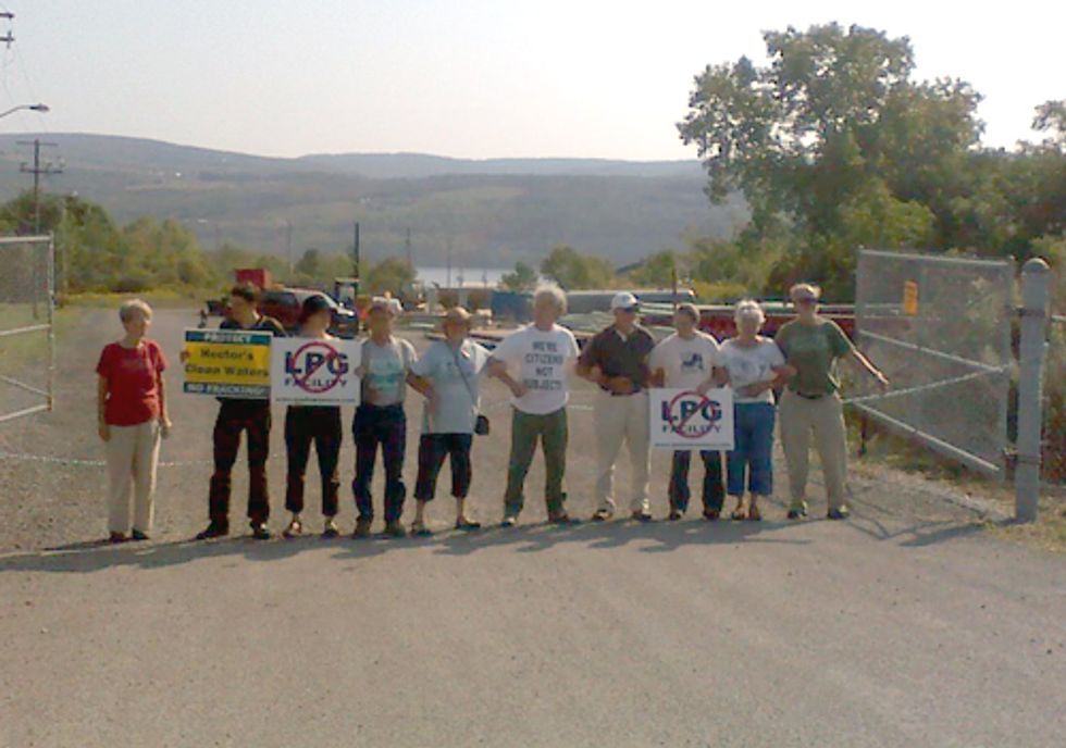 DIRECT ACTION: Protesters Chained to Fence Outside Inergy Facility