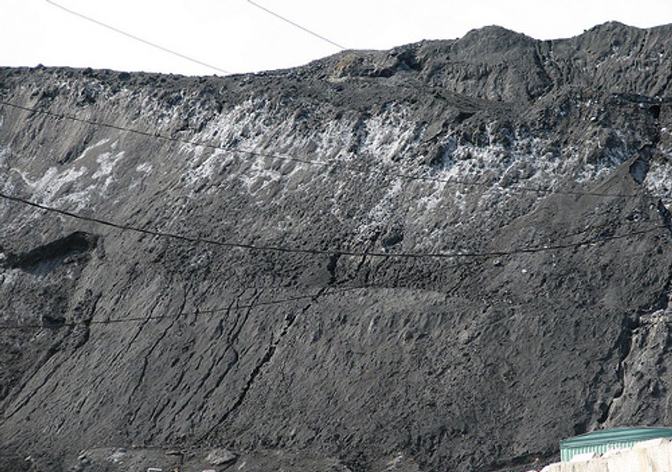 300 Groups Oppose Toxic Coal Ash Bill