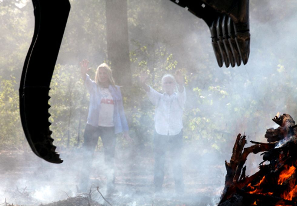 Daryl Hannah and East Texas Great-Grandmother Arrested Protesting Keystone XL Pipeline