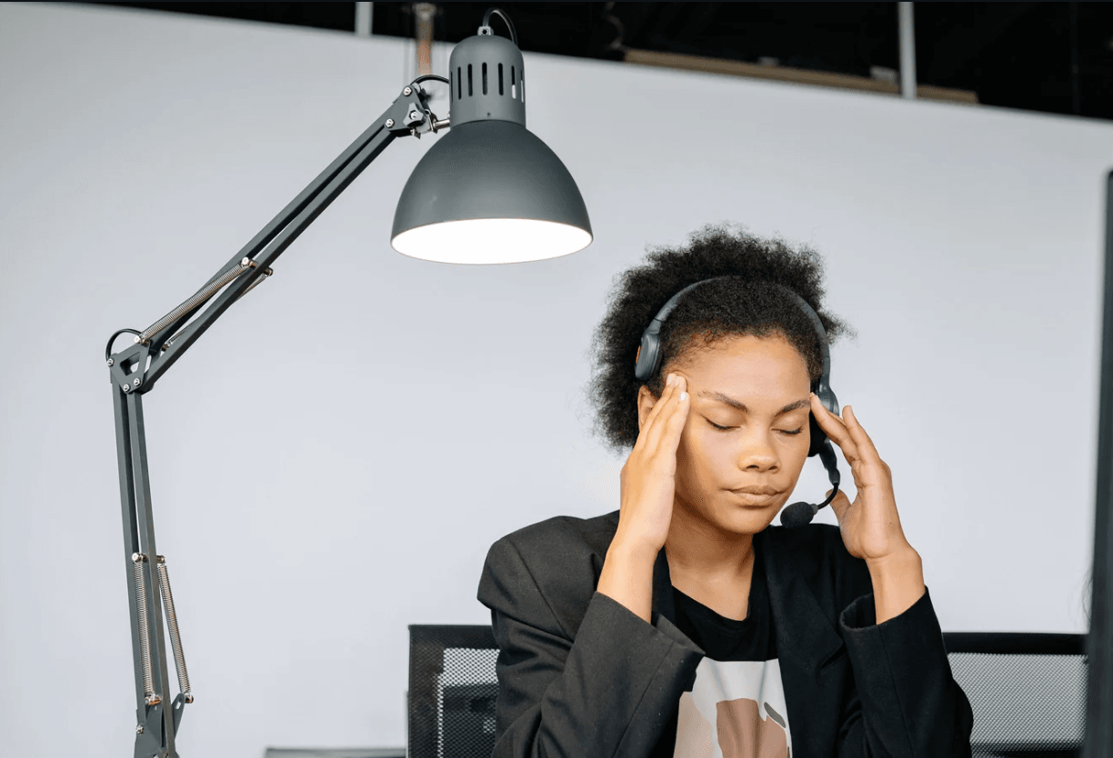 spotlight effect, imposter syndrome, shade zahrai, behaviorial therapy, mind hack