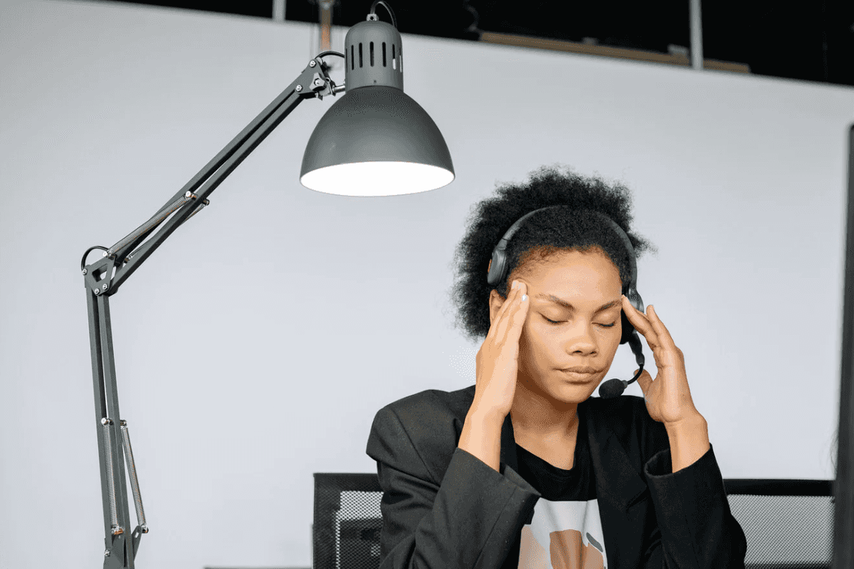 spotlight effect, imposter syndrome, shade zahrai, behaviorial therapy, mind hack