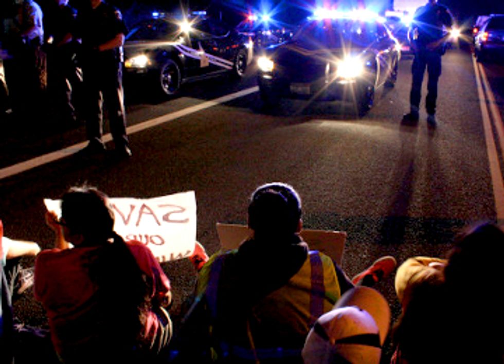 Groups Block Megaload Delivery of Tar Sands Equipment in Idaho