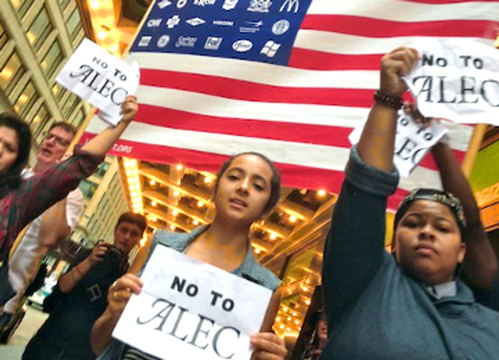 Thousands Shut Down Chicago Streets Protesting ALEC Agenda