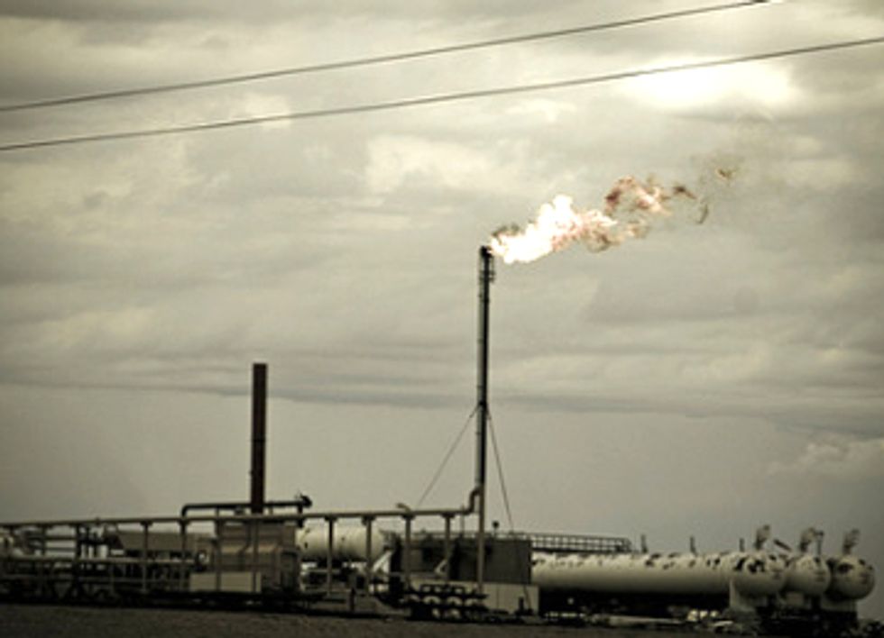 Report Confirms Fracking Pollution Sickens Residents in Texas As Regulators Walk Away