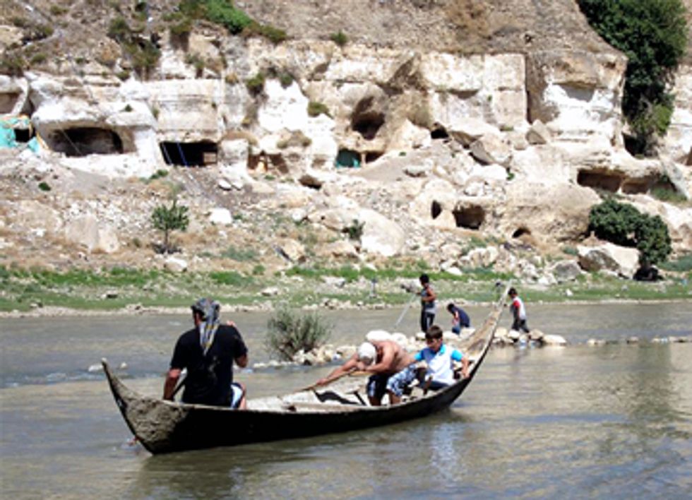 Tigris River Flotilla Begins Historic Voyage Highlighting Importance of Water in Turkey and Iraq