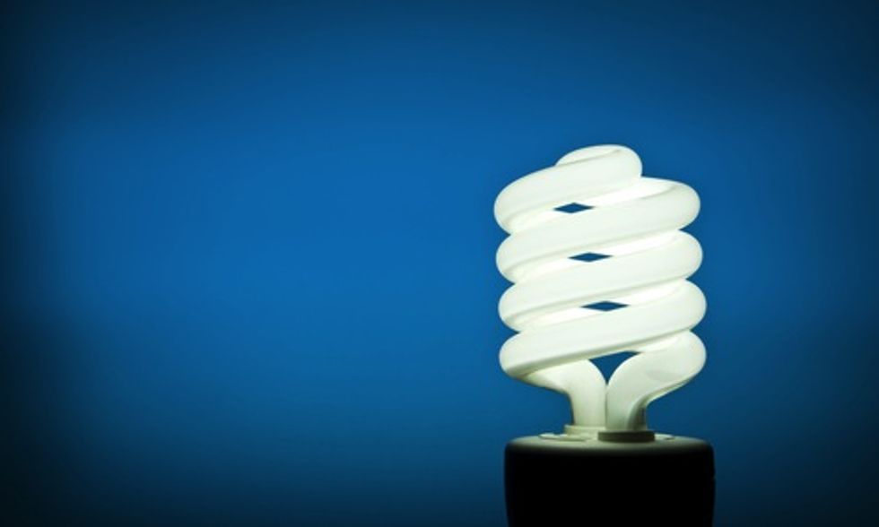 Guide to Buying Energy Efficient Light Bulbs as Daylight Savings Time Ends