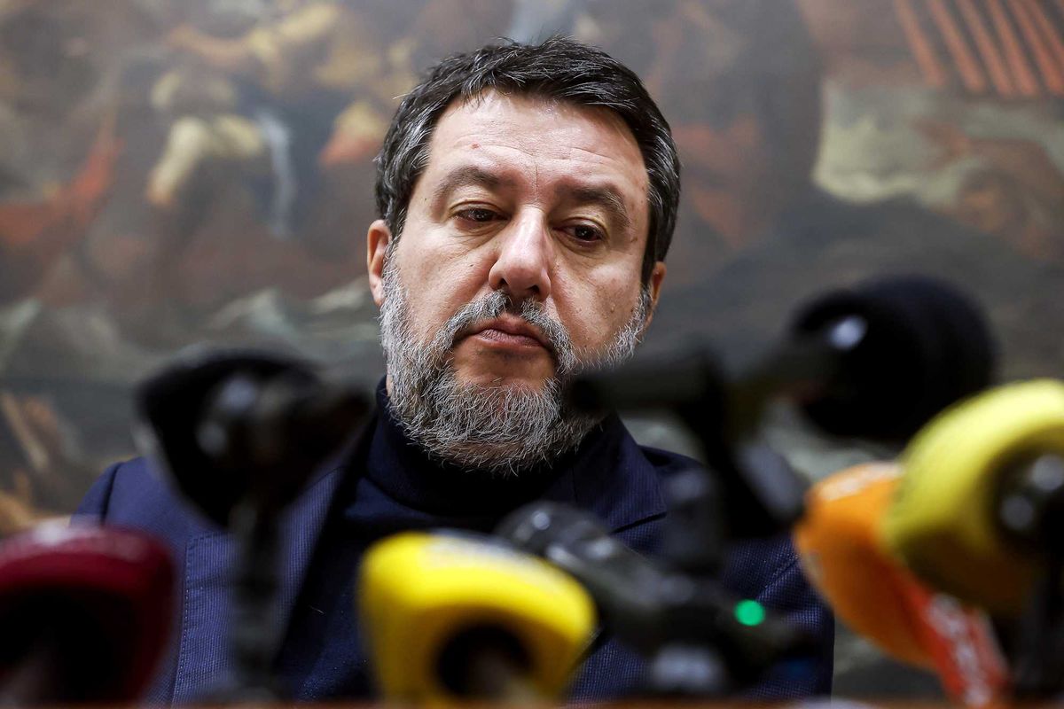 Salvini batte la Cgil: sciopero aereo rinviato