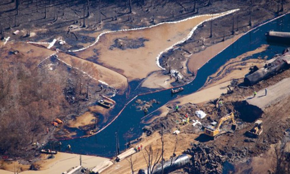 Aerial Video of Alabama Oil Spill Exposes Inadequate Cleanup