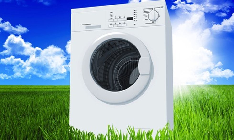 6 Eco-Friendly Alternatives to Toxic Dryer Sheets