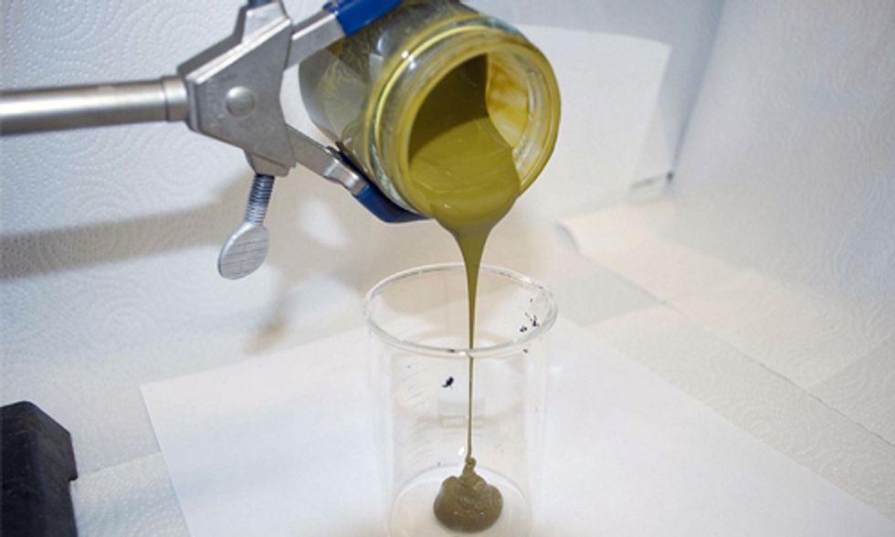 U.S. Scientists Convert Algae to Crude Oil in Less Than an Hour