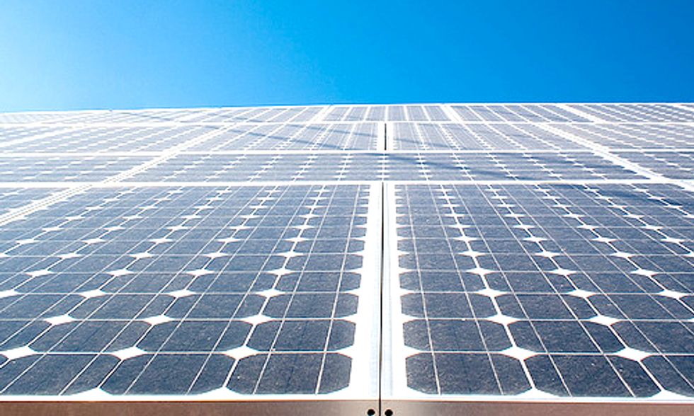 3 Graphics Illustrate Solar's Rise in 2013