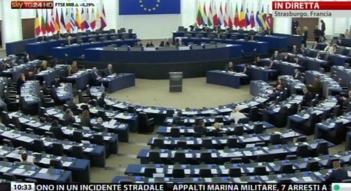 Inchiesta su una vendita di immobili: polizia negli uffici della Commissione