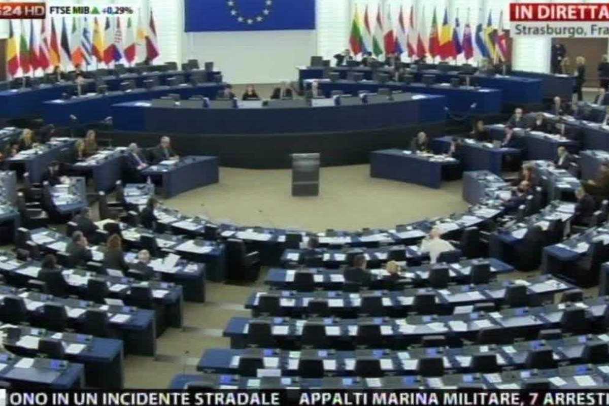 Inchiesta su una vendita di immobili: polizia negli uffici della Commissione