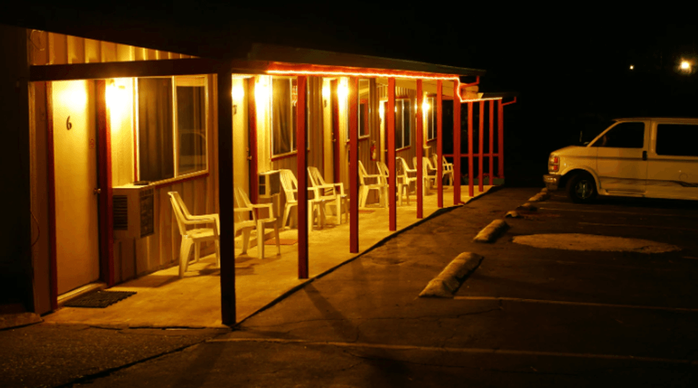 motel, parking, free parking, motel fees, parking lot