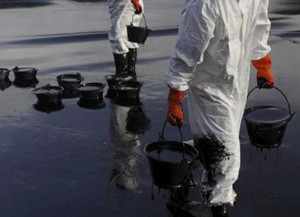 50 Tons of Crude Oil Spill in Thailand