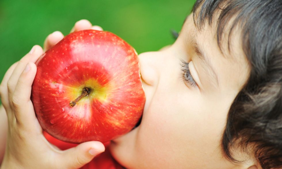 Most U.S. Apples Coated With Chemical Banned in Europe
