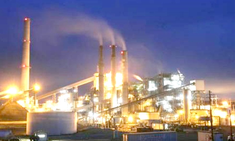 Warren Buffett to Close One of Nation's Dirtiest Coal Plants in Favor of Solar Energy