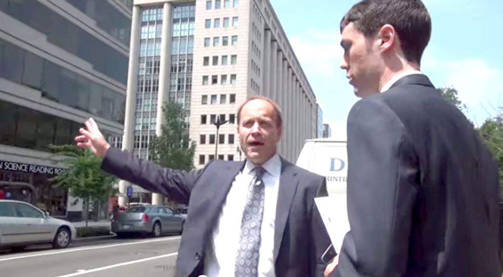 Watch a Greenpeace Activist Confront a Coal Lobbyist as He Fails to Catch a Cab