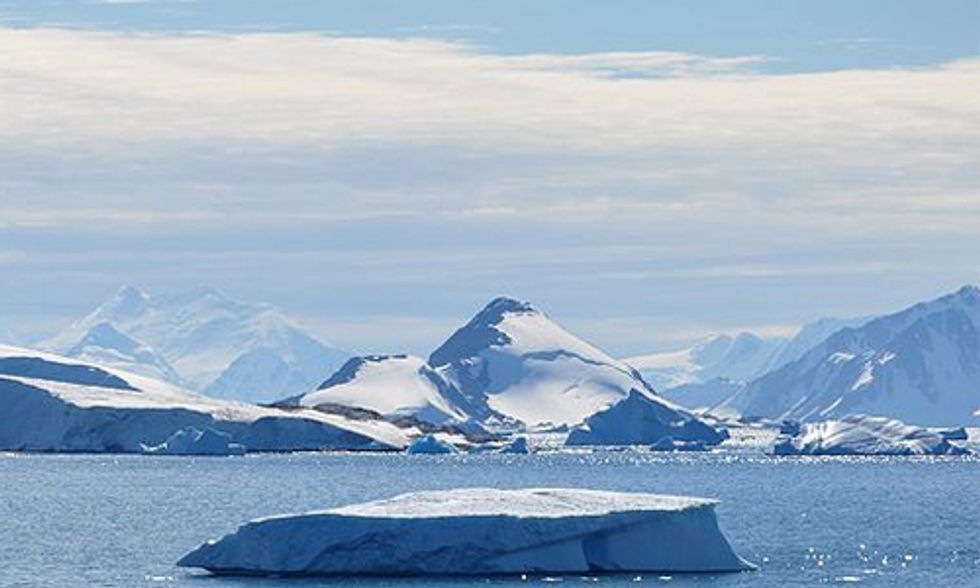 Drifting Icebergs Cause Rapid Decline in Antarctica's Biodiversity