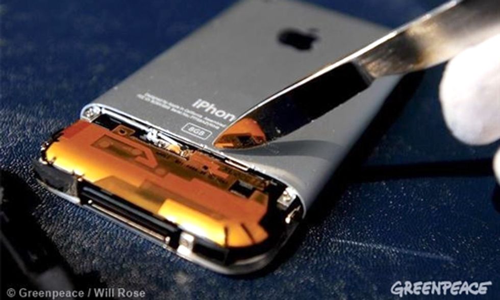 Apple Removes Two Toxic Chemicals From iPhone and iPad Manufacturing Process