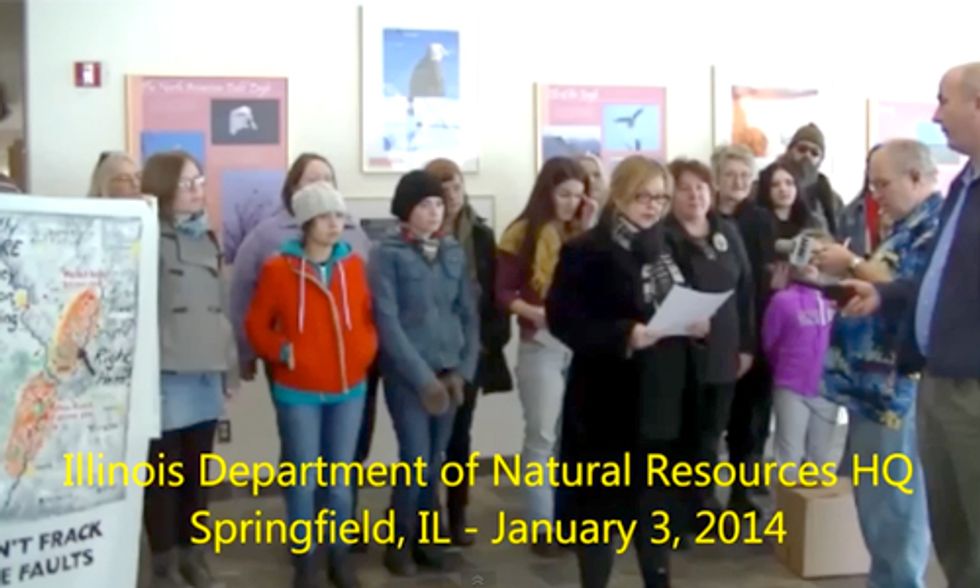 Illinois Residents Demand a Ban on Fracking