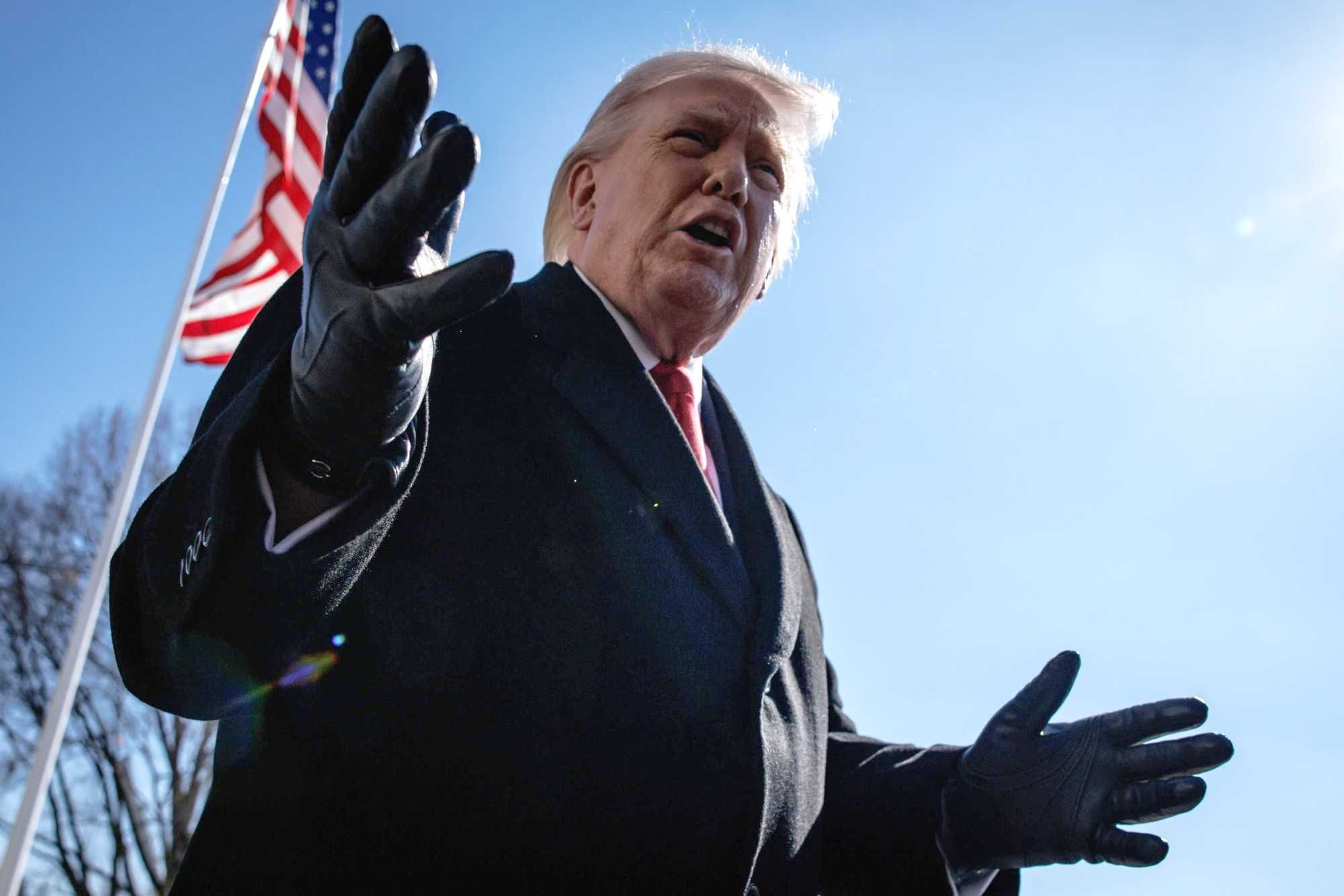 Passetto indietro di Trump sui dazi: «Gabelle giù per alluminio e acciaio»