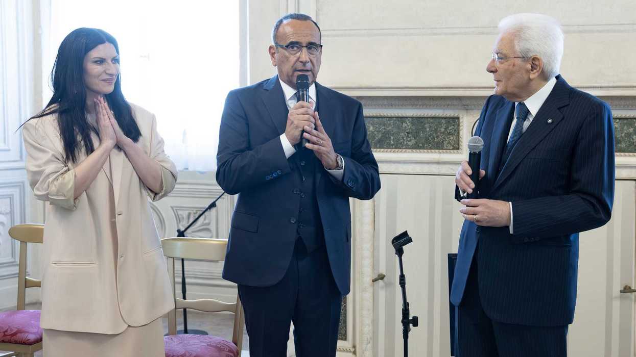 Mattarella si traveste da nonno d’Italia per far finta di essere davvero super partes