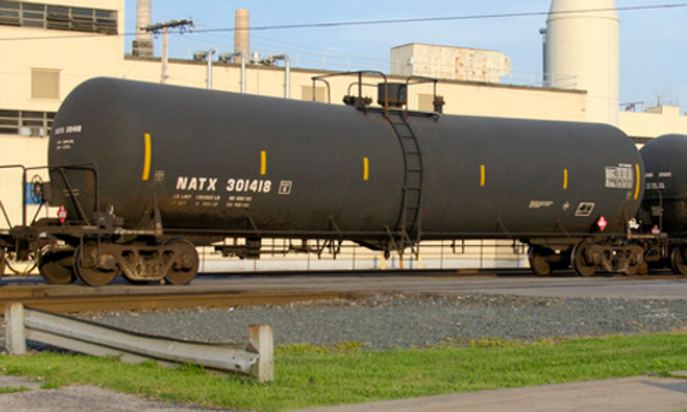 Communities Demand Environmental Review of Plans to Increase Transport of Tar Sands Oil by Rail and Barge