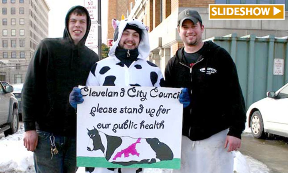 Clevelanders Encourage City Council to Support Federal Ban on Misuse of Antibiotics on Factory Farms