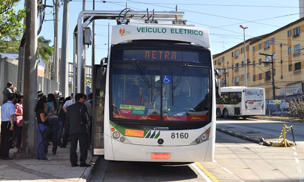 World's First Battery-Powered Bus Transports 135,000 Passengers in 10 Days