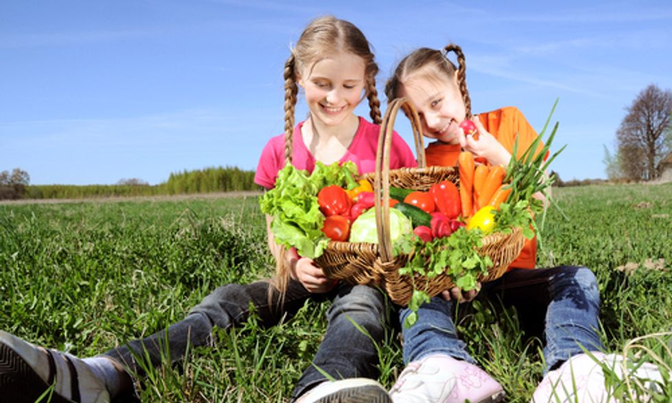 10 Ways to Teach Your Child to Eat Well