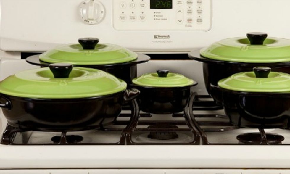 4 Types of Nontoxic, Eco-Friendly Cookware That's Safe for You and Your Family