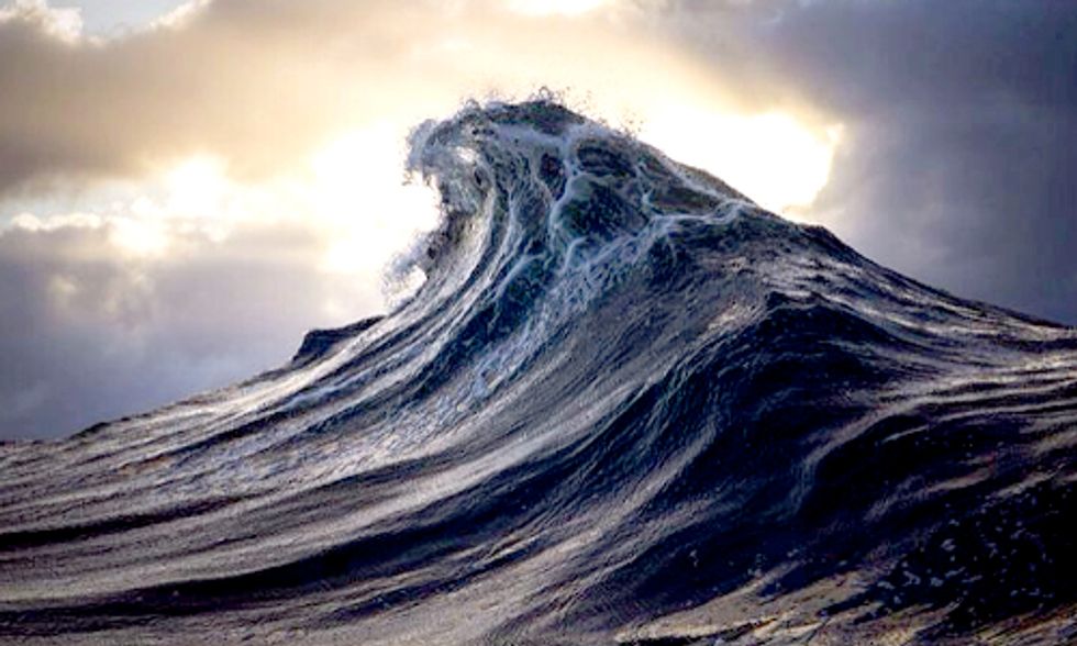 Award-Winning Photographer Captures Waves Like You've Never Seen Them