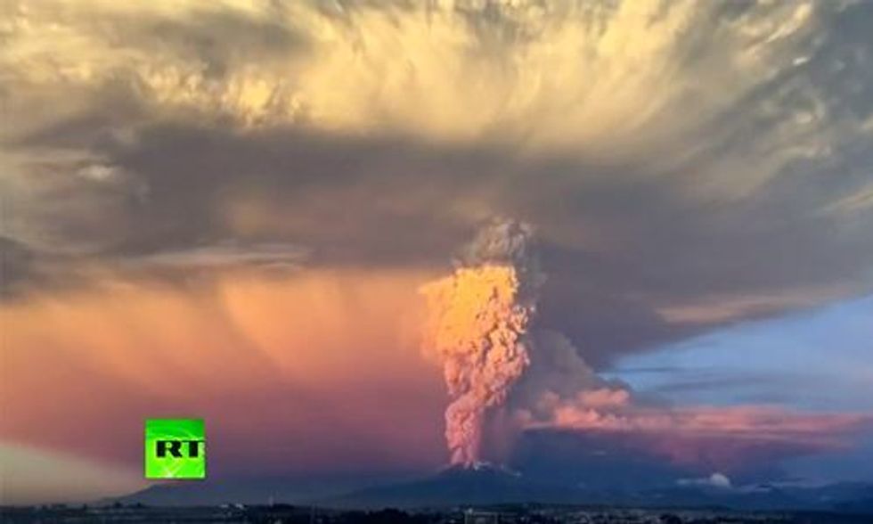 3 Spectacular Videos of the Calbuco Volcano Eruption in Chile