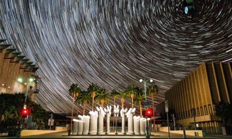 Night Sky Comes Alive in Breathtaking Time-Lapse Viral Video