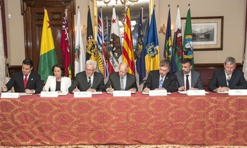 Gov. Brown Joins International Leaders in Signing Landmark Agreement to Fight Climate Change